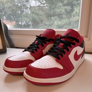 Jordan 1 Reverse Black Toe Bulls Low Size 10.5
